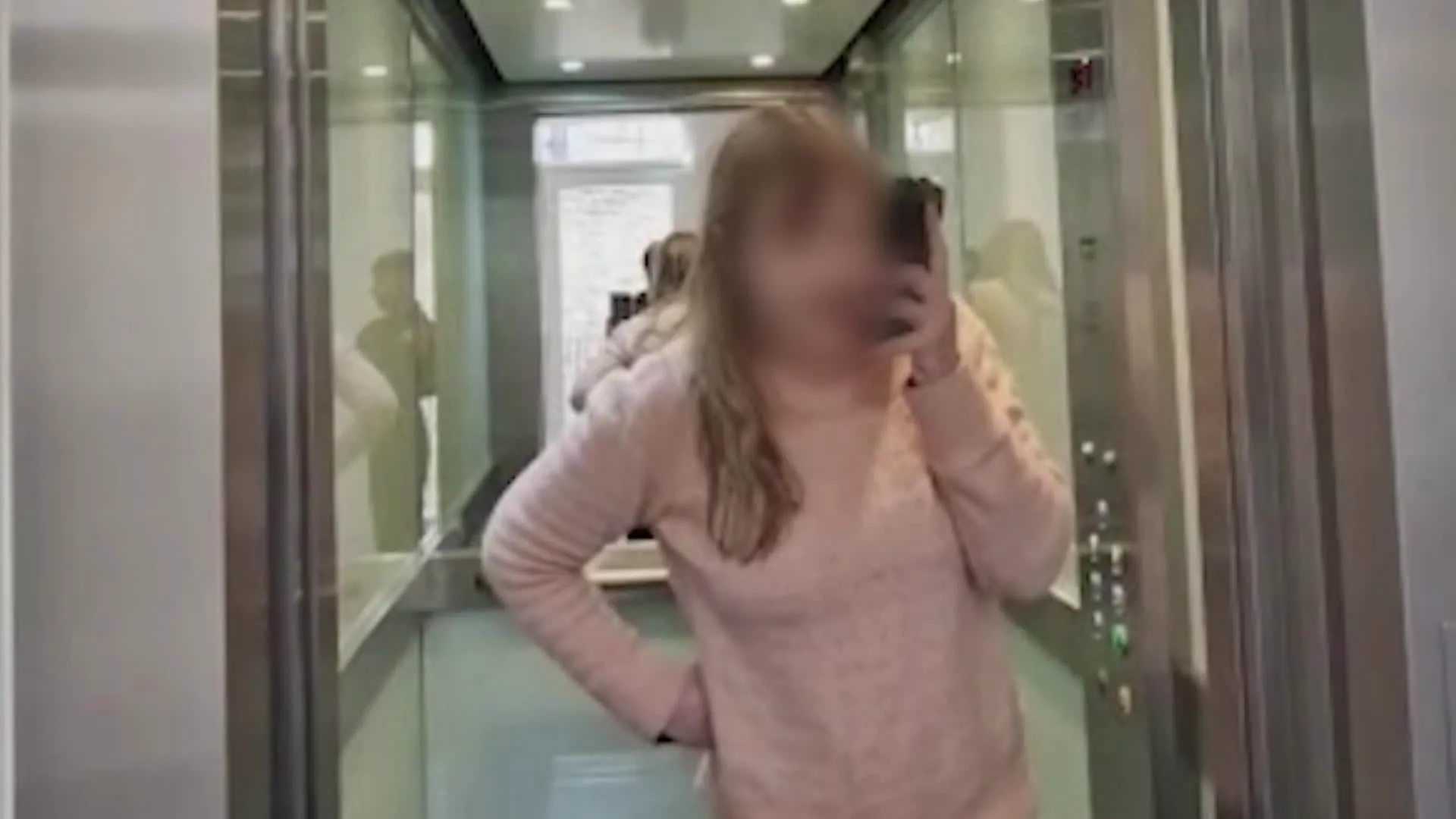 thumbnail - S4:E2 Elevator Screamer