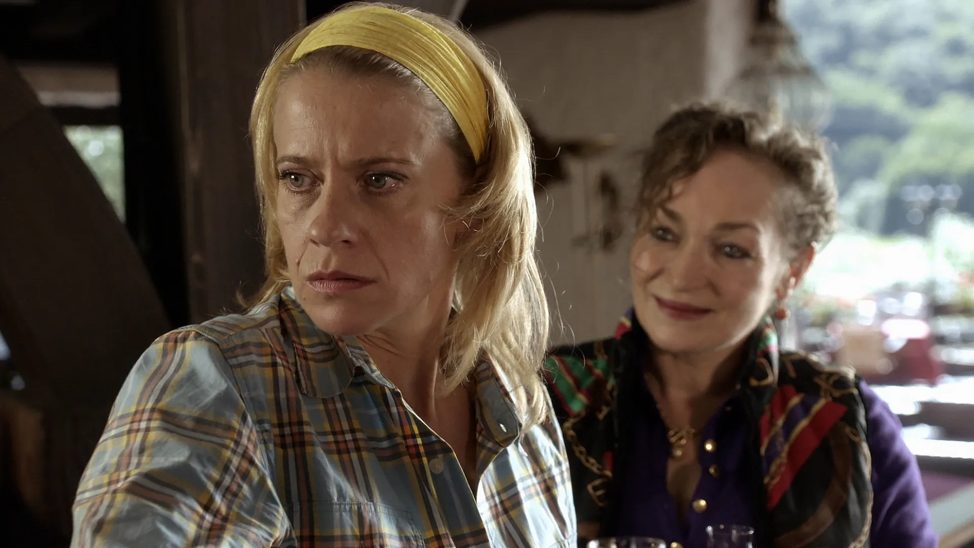 thumbnail - S3:E10 Lovehotel Traube
