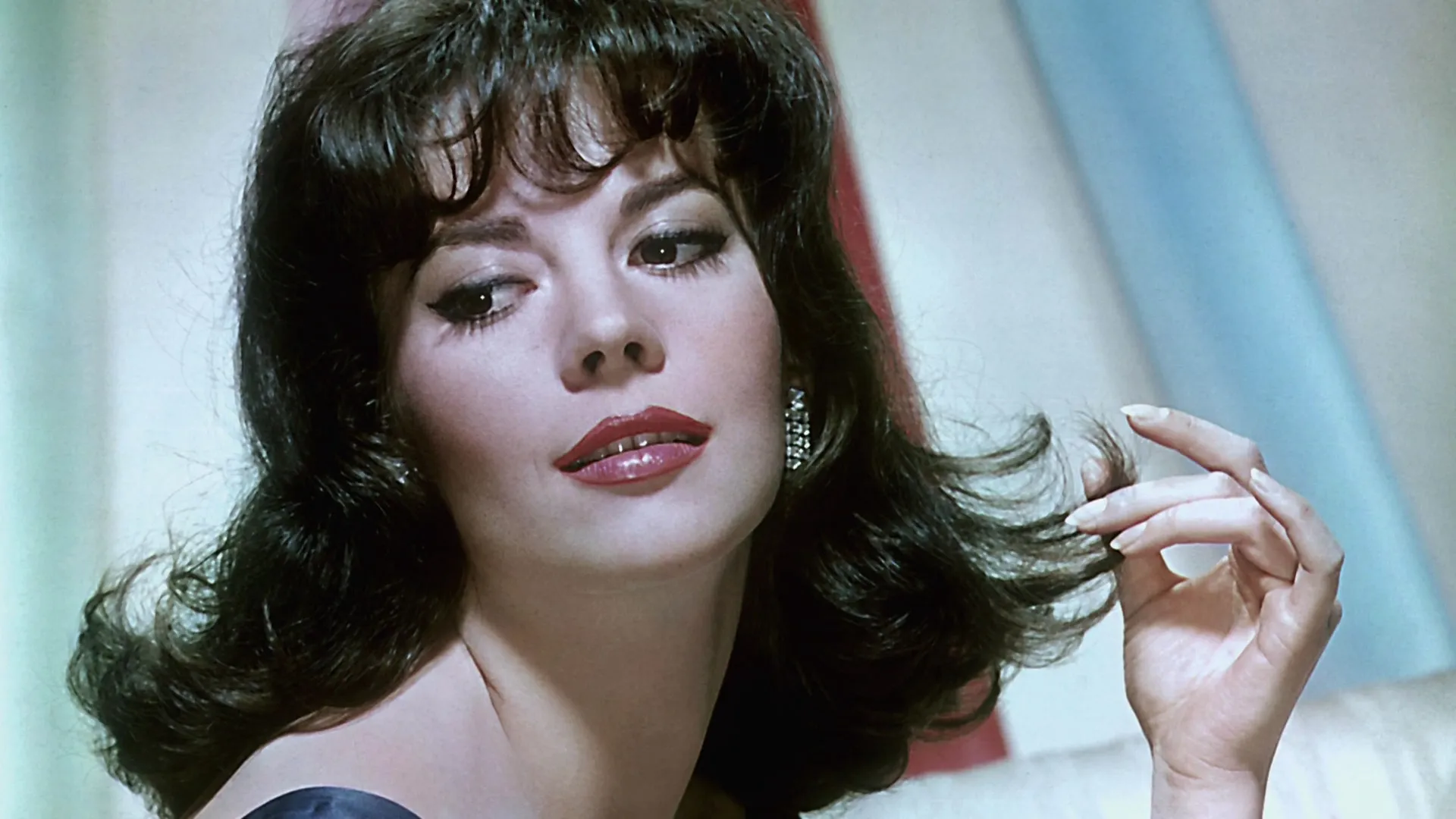 thumbnail - S1:E1 Natalie Wood: Murder Mystery