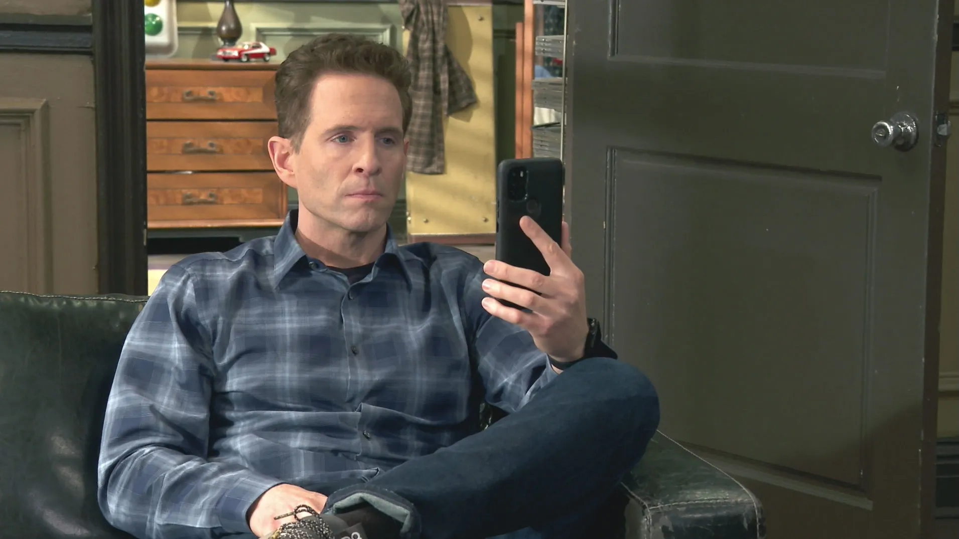 thumbnail - S16:E8 Dennis Takes a Mental Health Day