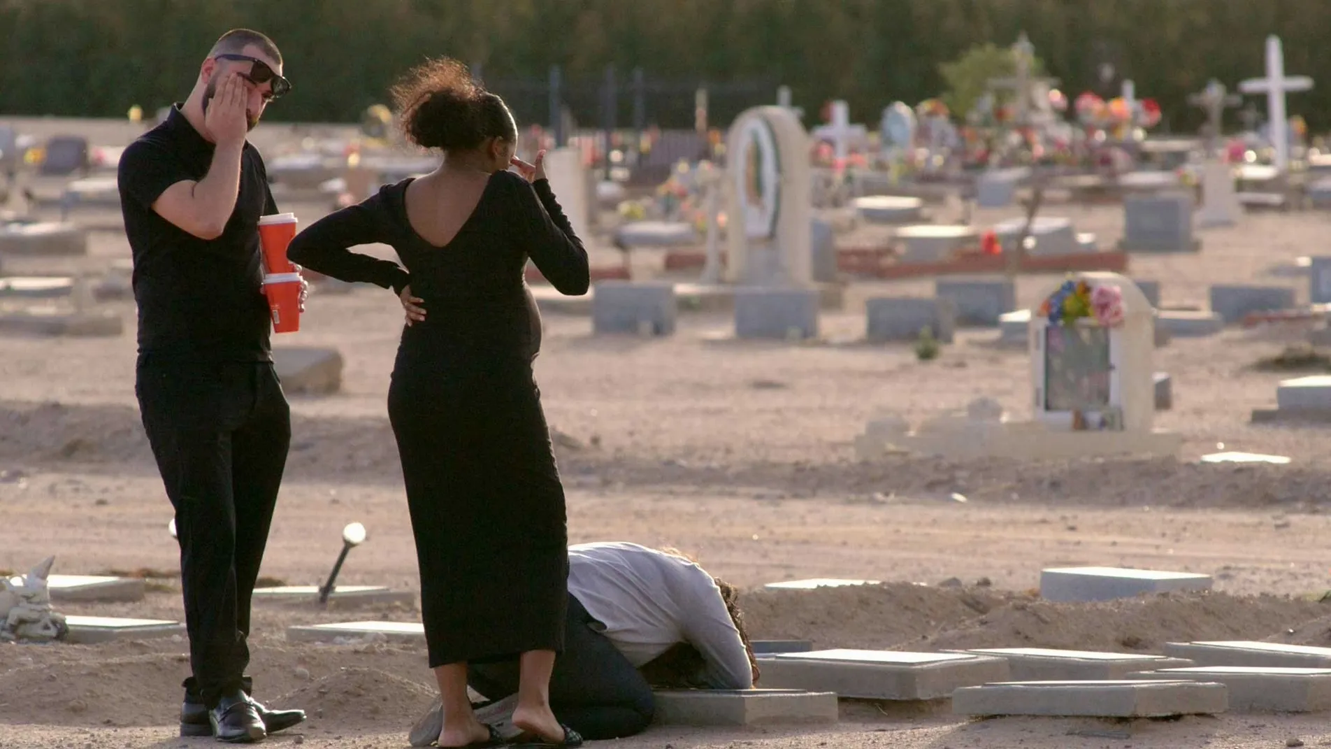thumbnail - S1:E3 The Body in the Sand