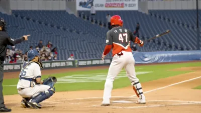 thumbnail - S1:E7 The Wild Card