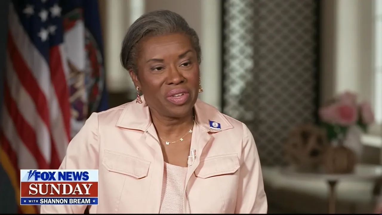 thumbnail - S2025:E41 Sun, October 12, 2025