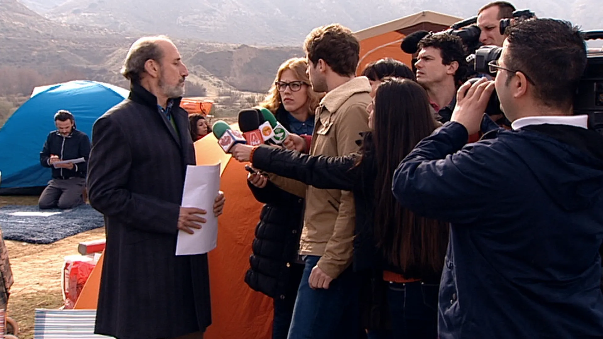 thumbnail - S9:E16 Una ruina en venta, unas elecciones explosivas y un campamento de refugiados