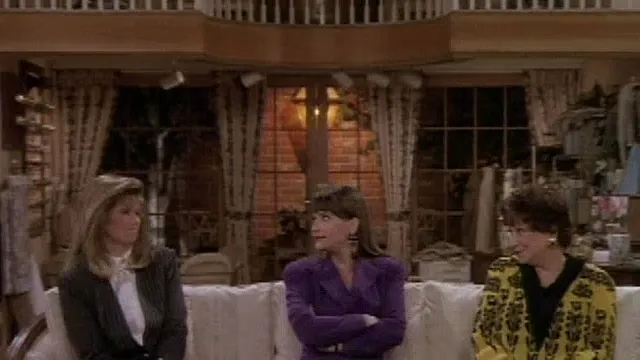 thumbnail - S7:E15 Nude Julia, New York Morning