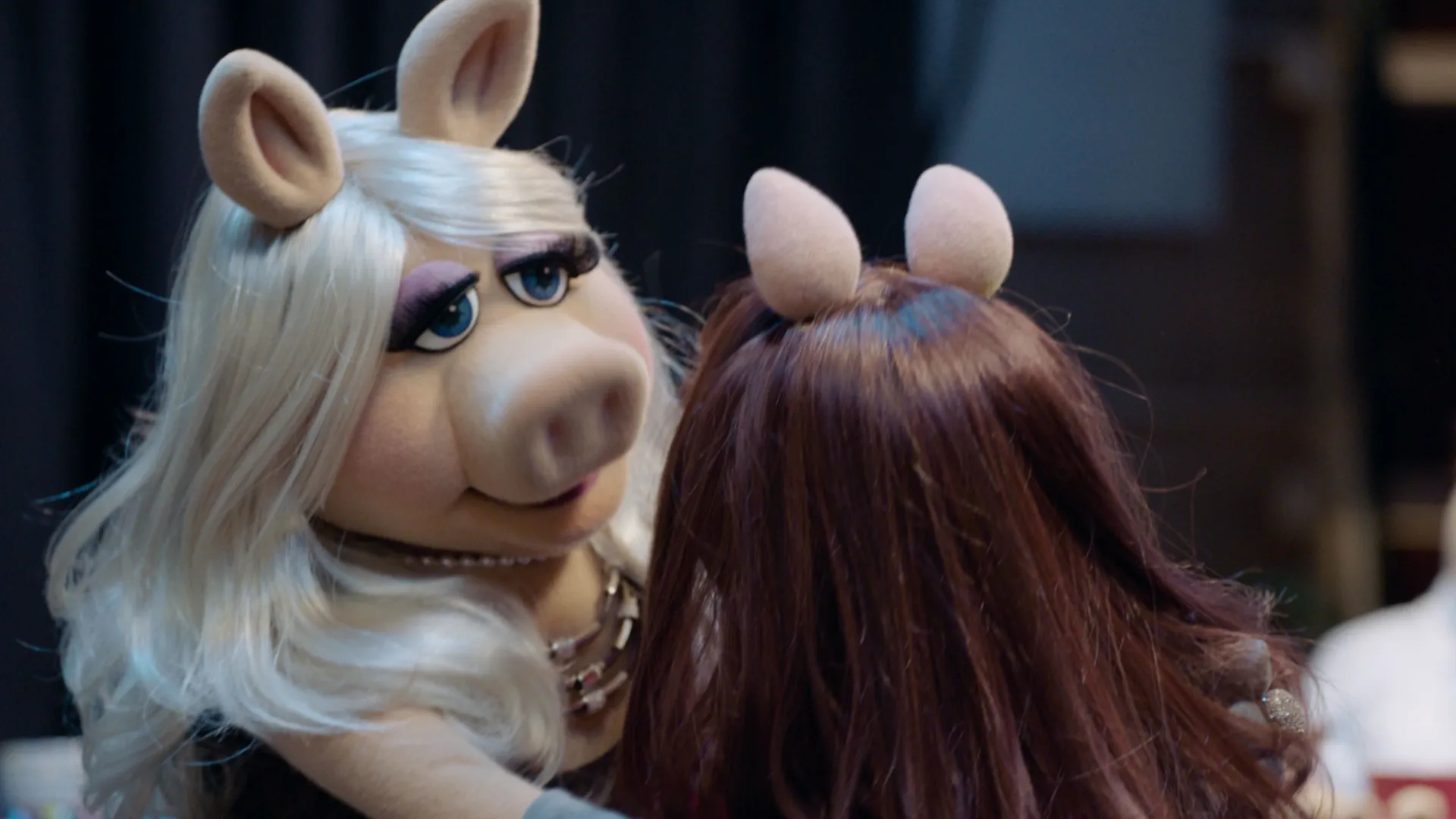 thumbnail - S1:E12 A Tail of Two Piggies