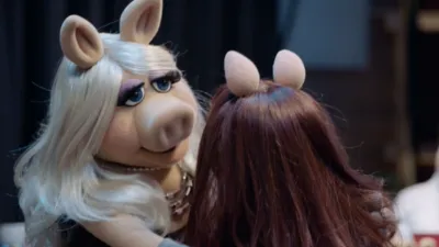 thumbnail - S1:E12 A Tail of Two Piggies