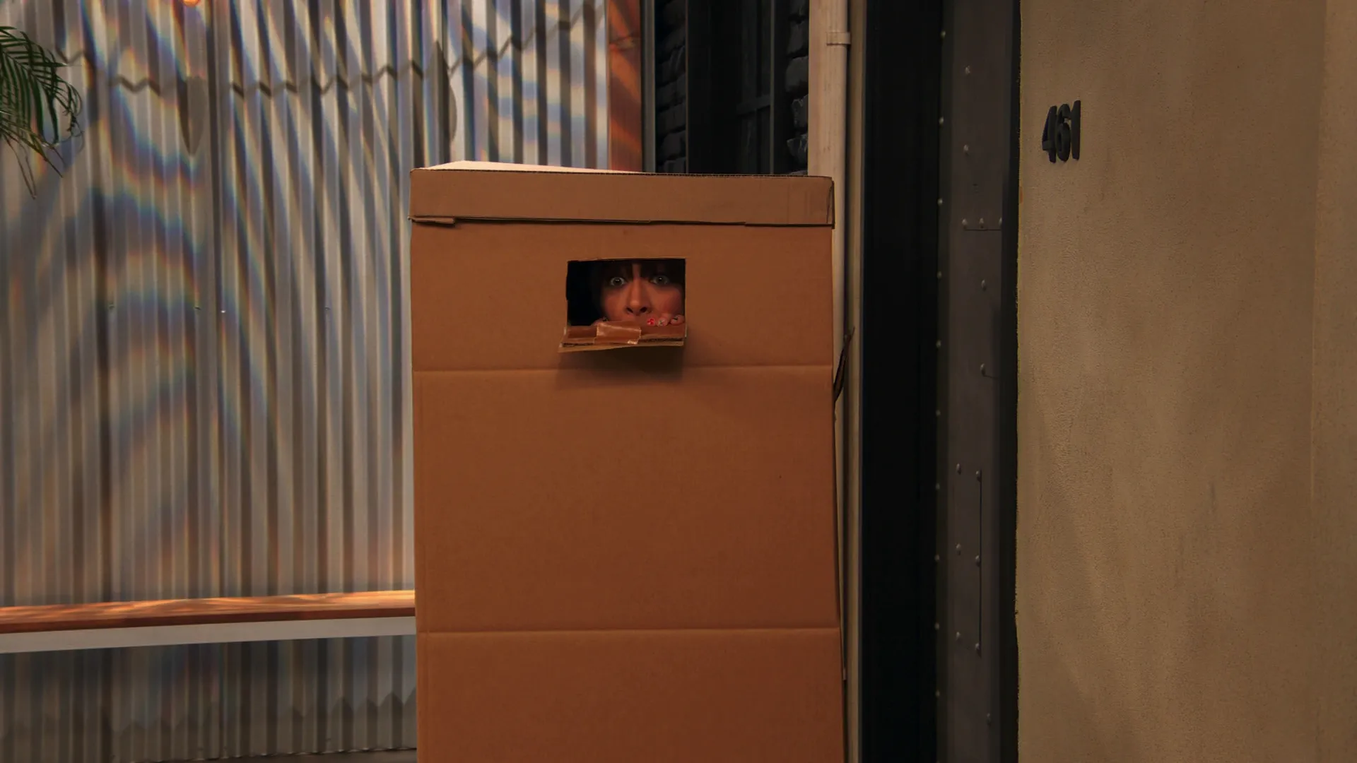 thumbnail - S6:E17 Gown to the Wire