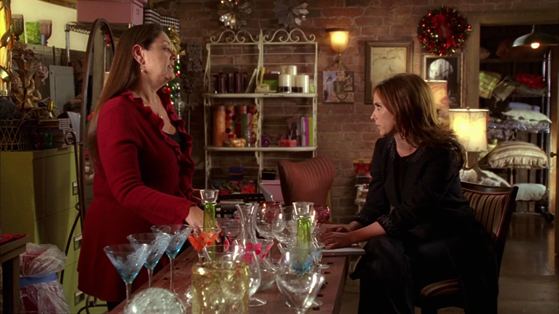 thumbnail - S3:E10 Holiday Spirit
