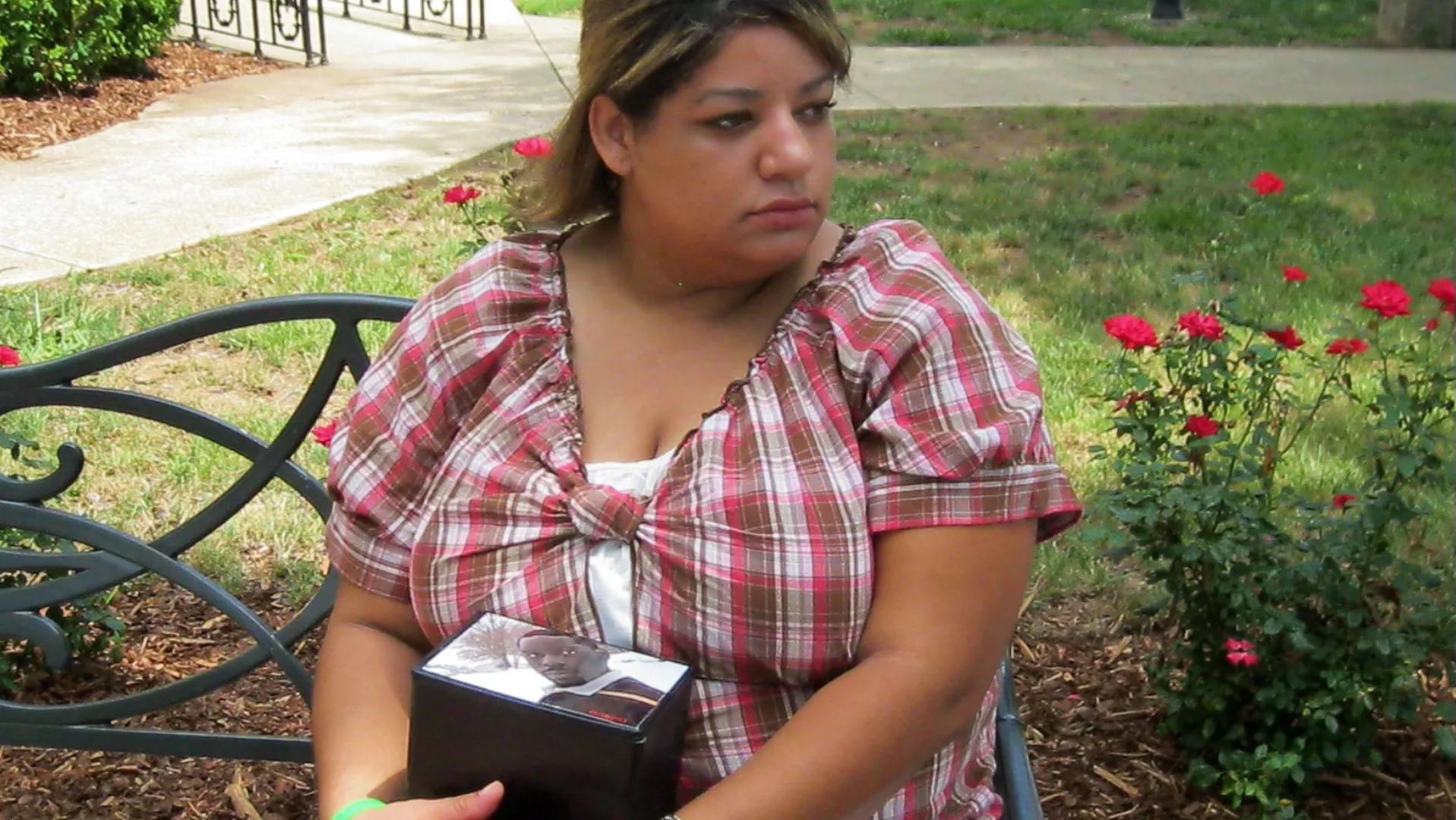 thumbnail - S2:E7 Carrying My Husband's Urn