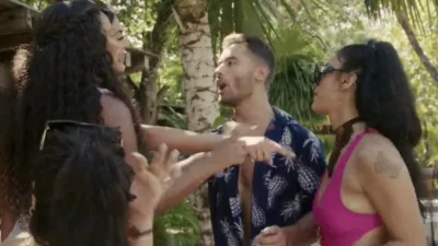 thumbnail - S1:E9 The Girl in a Love Square