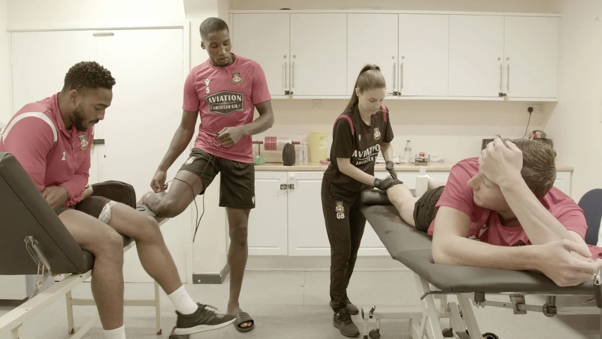 thumbnail - S1:E13 Bad Breaks