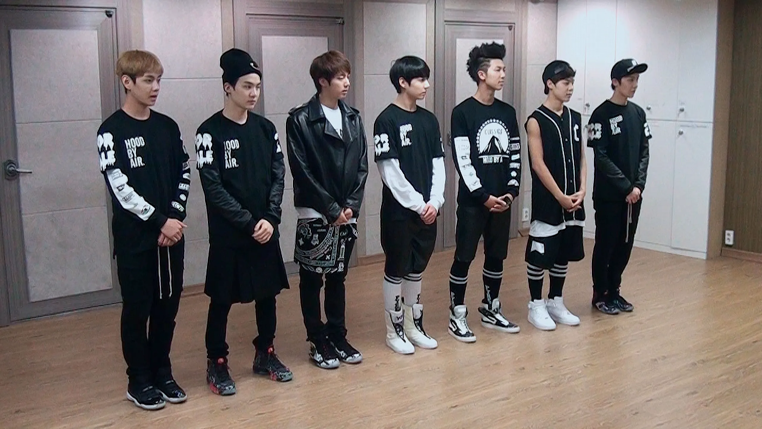 thumbnail - S1：第1話「始まり」