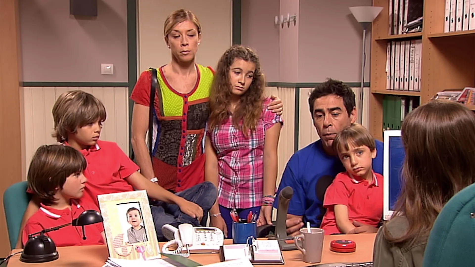 thumbnail - S8:E6 Un amor de instituto, un burro sin zanahoria y una profanación de capilla