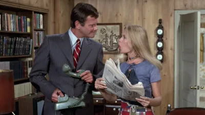 thumbnail - S8:E13 3 Men And A Witch On A Horse