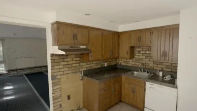 thumbnail - S1:E3 Hasbrouck Heights Duplex Delights