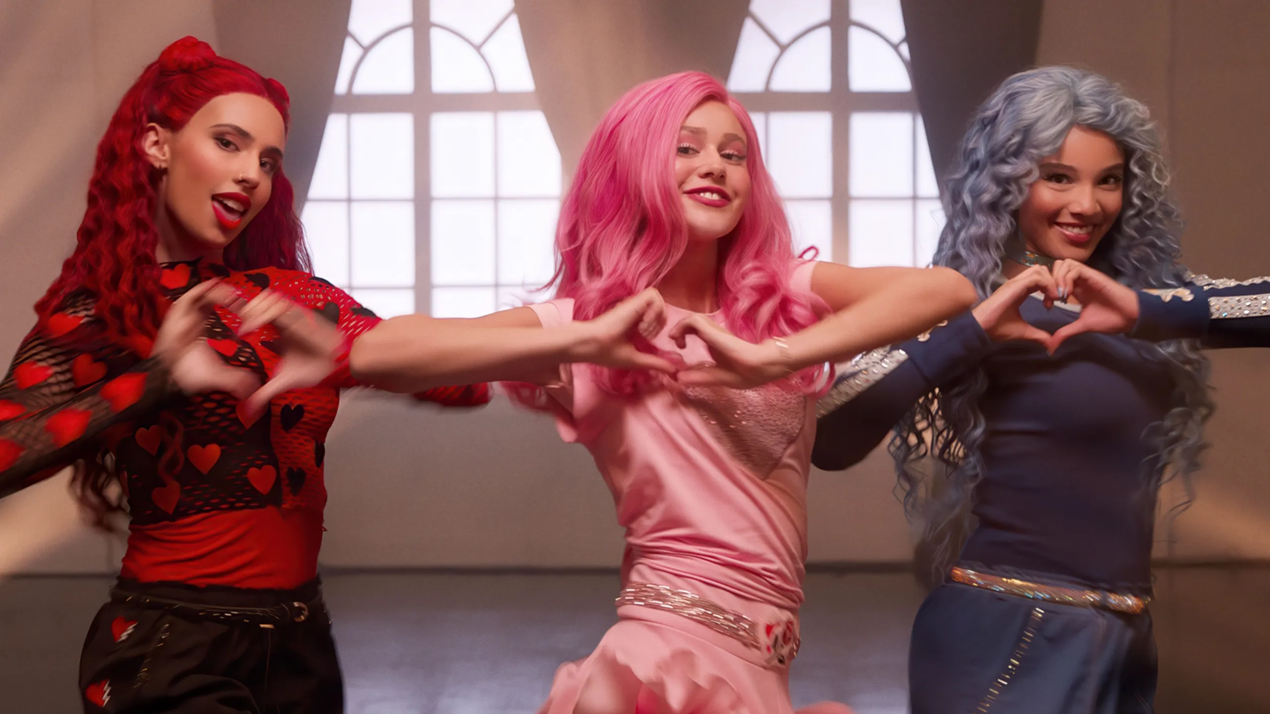 thumbnail - S1:E1 Extra Scene | Shuffle of Love: A Descendants Short Story