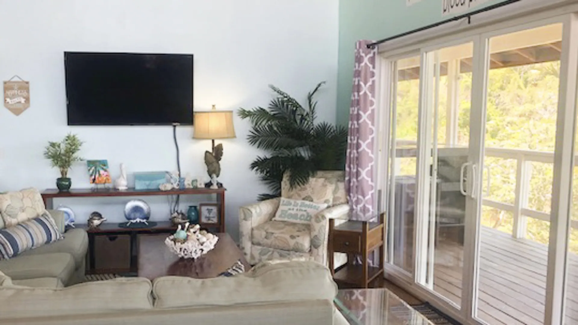 thumbnail - S20:E6 Bringing the Family Home to Roatan