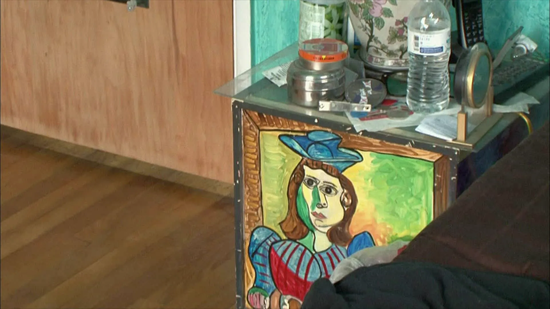 thumbnail - S1:E7 Bachelor Pad Becomes a Home