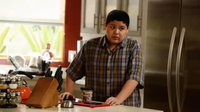 thumbnail - Modern Family