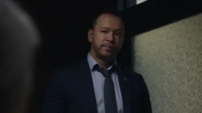 thumbnail - S9:E9 Handcuffs