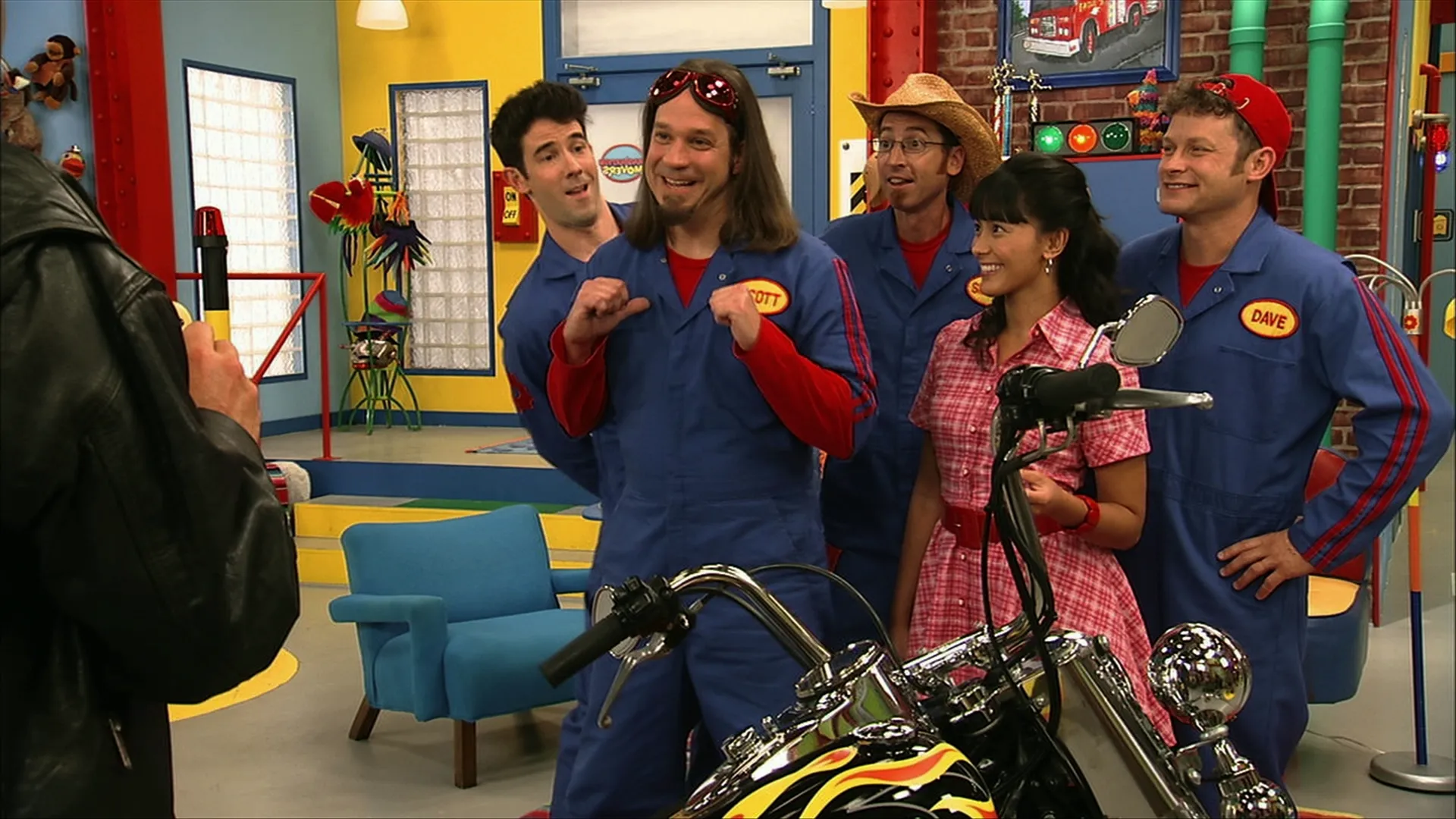 thumbnail - S3:E5 One Cool Mover