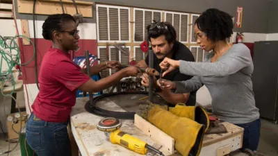 thumbnail - S13:E2 Bring on the Bling!