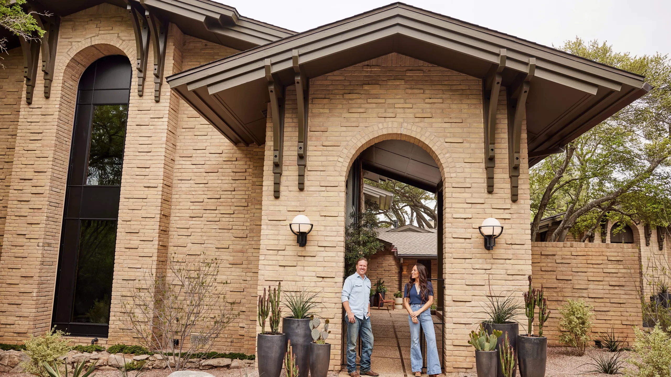 thumbnail - S1:E6 Jo's Surprise on Fixer Upper's 10th Anniversary Reveal