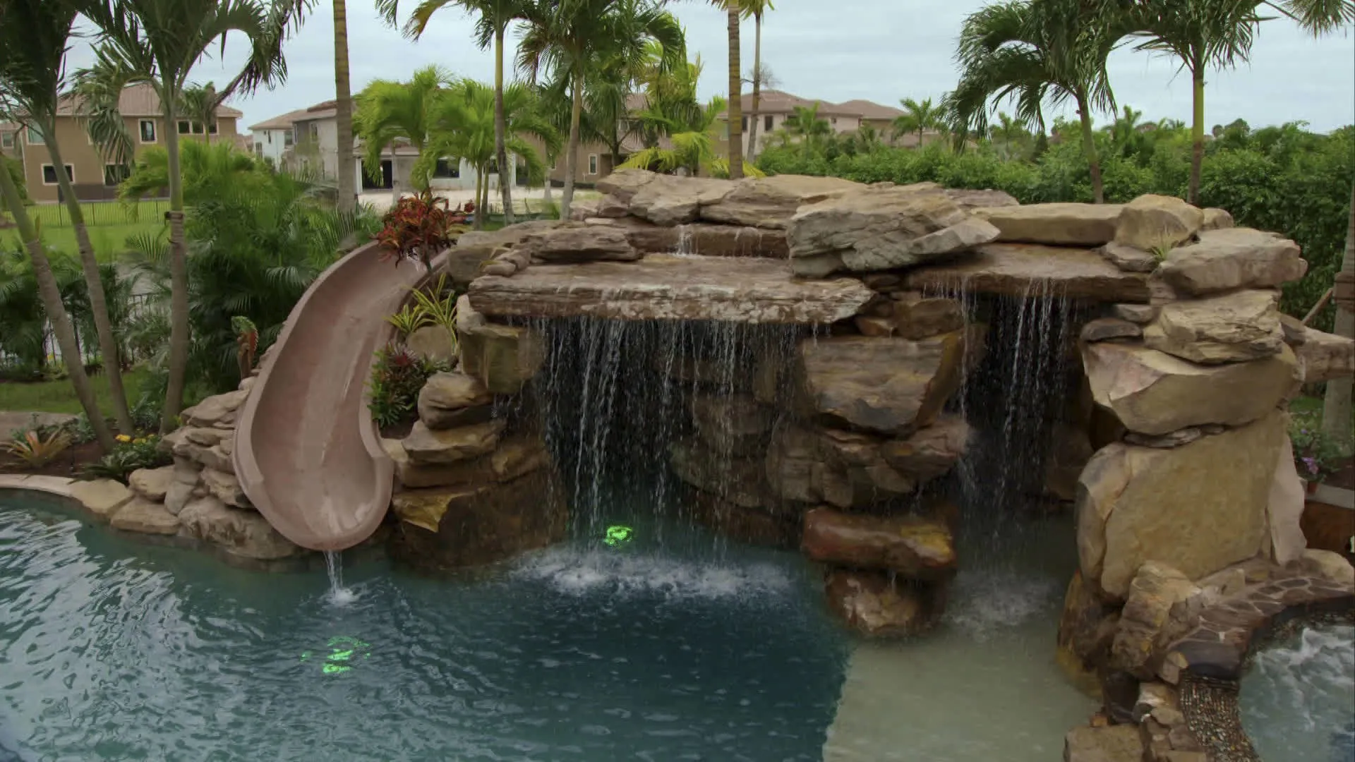 thumbnail - S2:E3 Waterpark Wonderland