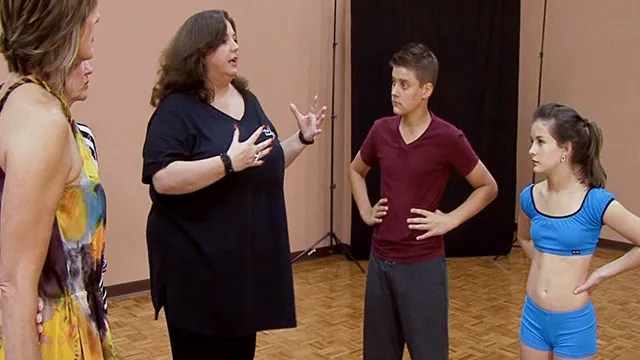 thumbnail - S1:E8 Love On The Dance Floor