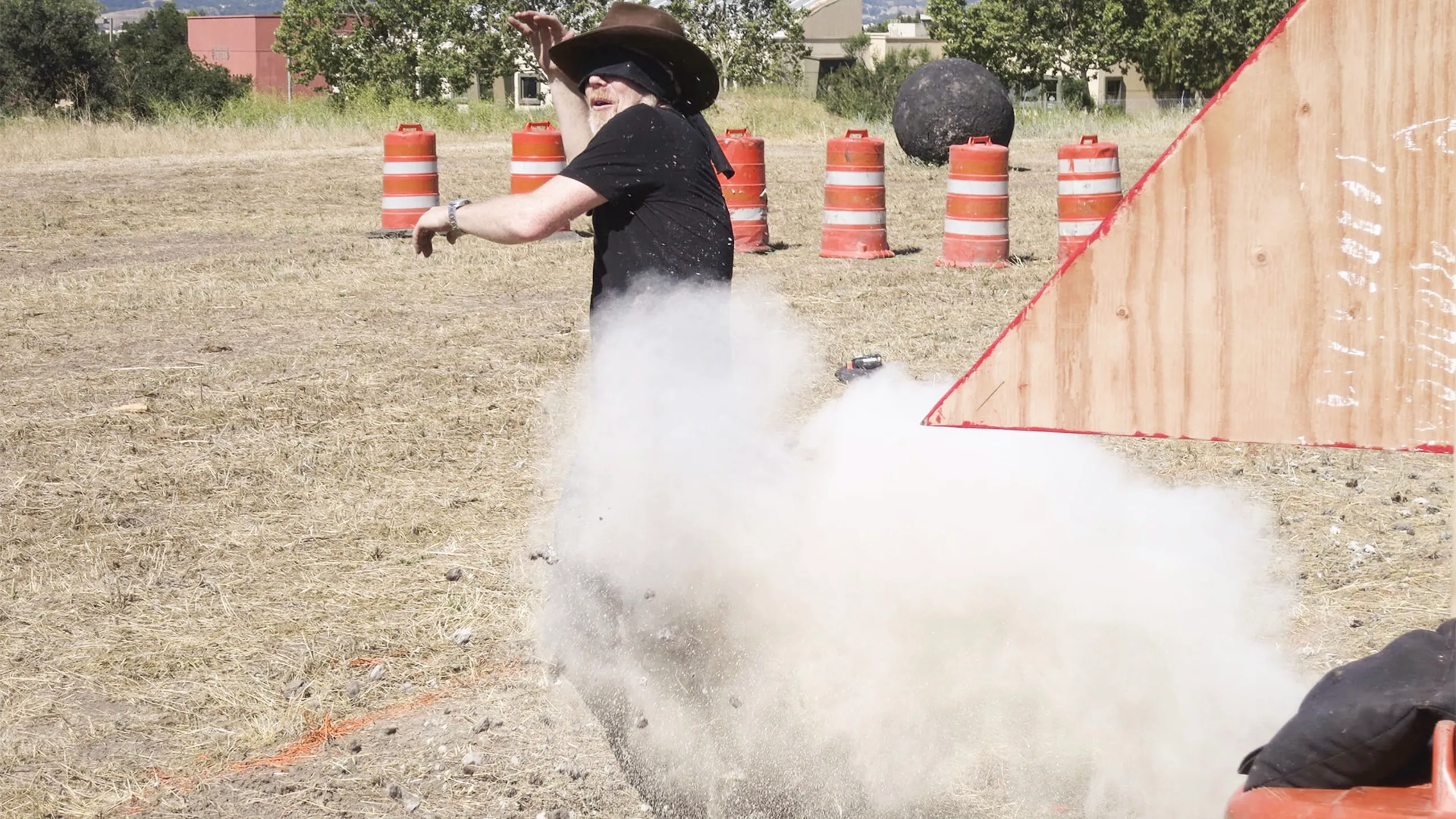 thumbnail - S19:E2 The Explosion Special