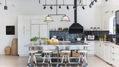 thumbnail - S5:E16 A Downtown Loft Challenge for Chip and Jo