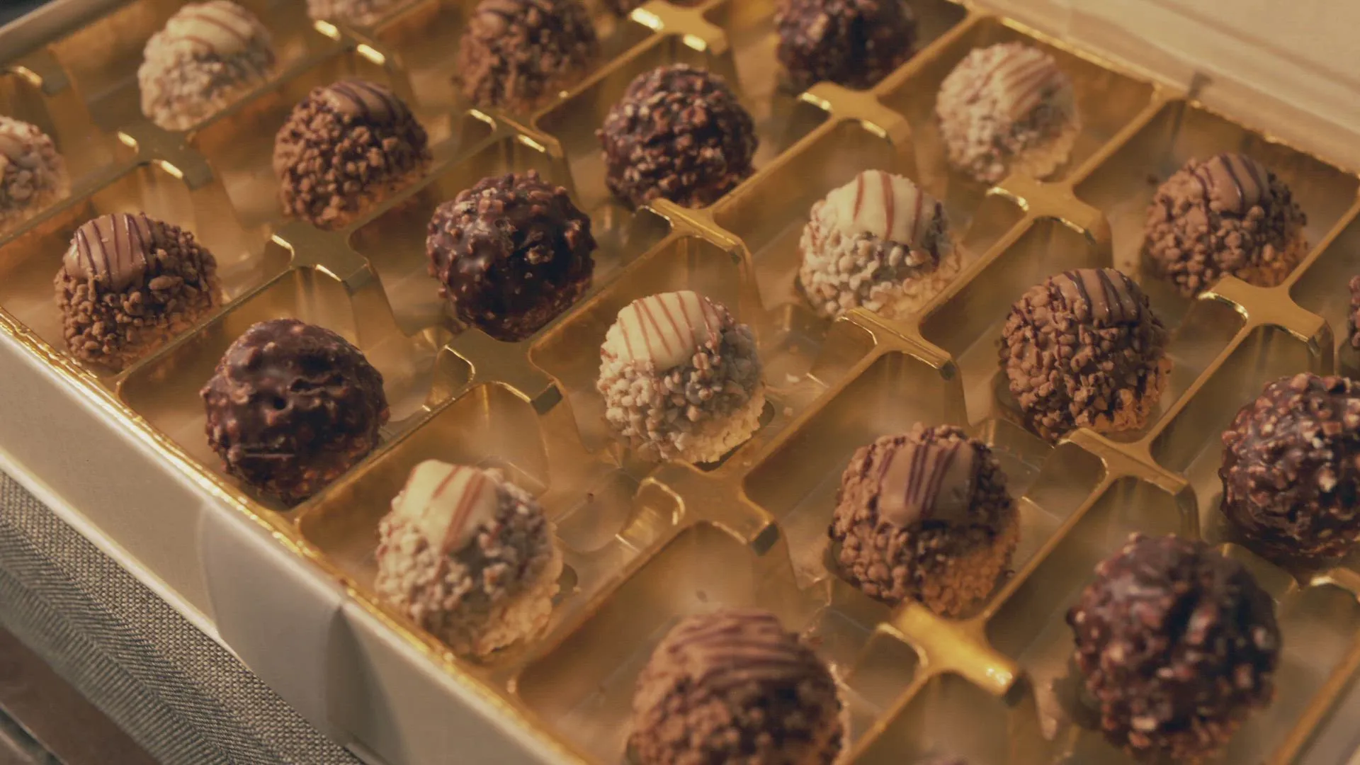 thumbnail - S6:E7 A Box of Chocolates