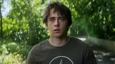 thumbnail - S1:E6 The Girl Next Door