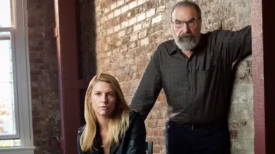 thumbnail - S8:E12 Prisoners of War