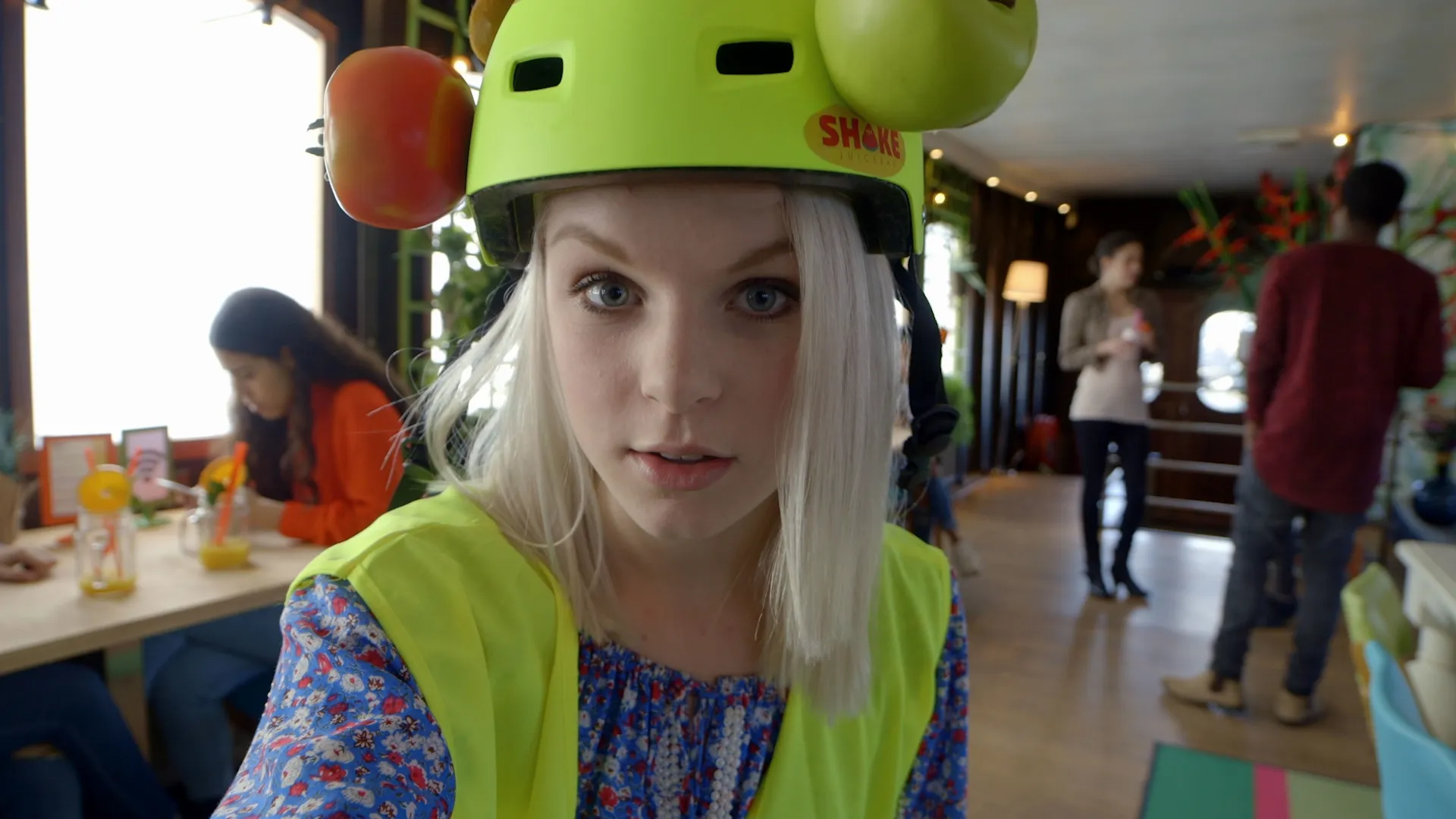 thumbnail - S2:E8 ZoëKnows