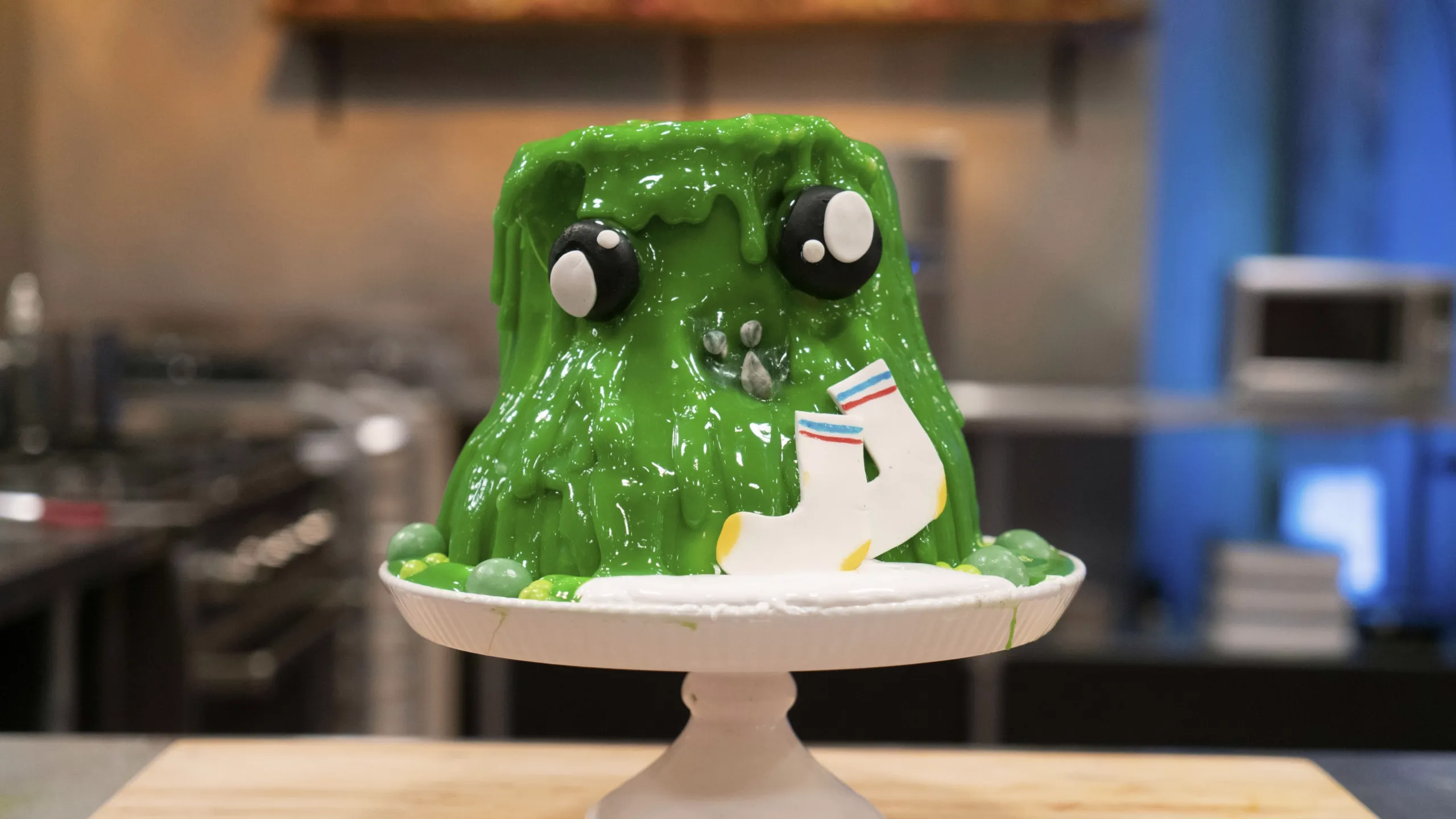 thumbnail - S5:E1 Halloween Invasion