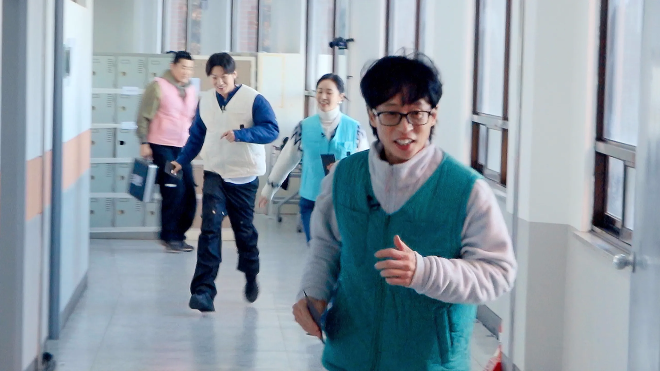 thumbnail - S3:E8 Hunter Zone