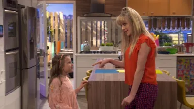 thumbnail - S3:E2 Two Me's in a Pod