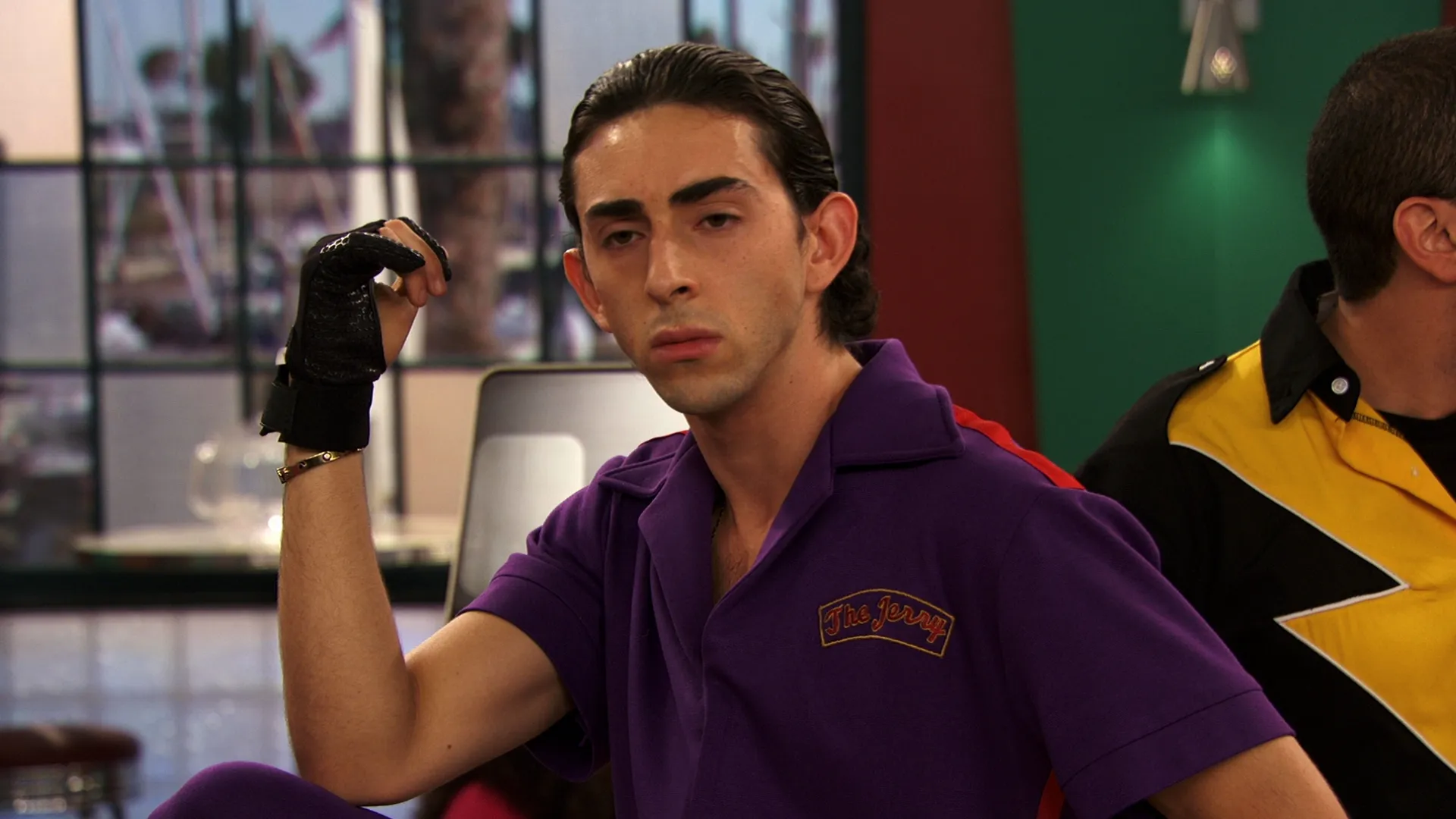 thumbnail - S4:E1 The Boys Are Back in Town