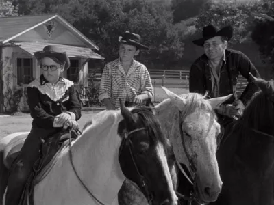 thumbnail - S1:E7 Homesick