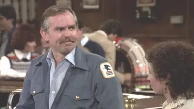 thumbnail - S4:E10 The Bar Stoolie