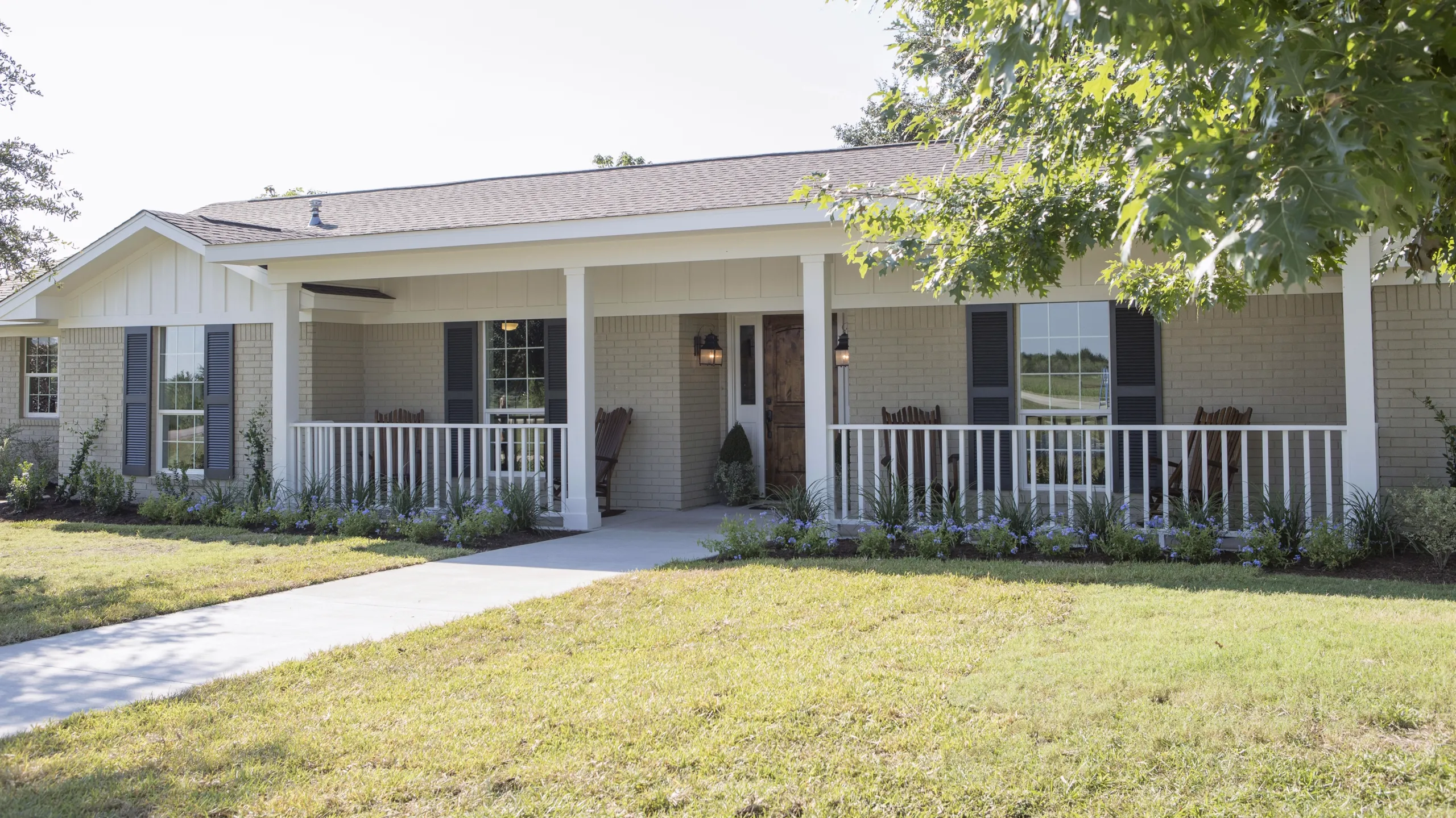 thumbnail - S4:E8 Son Surprises His Family With a Major Renovation