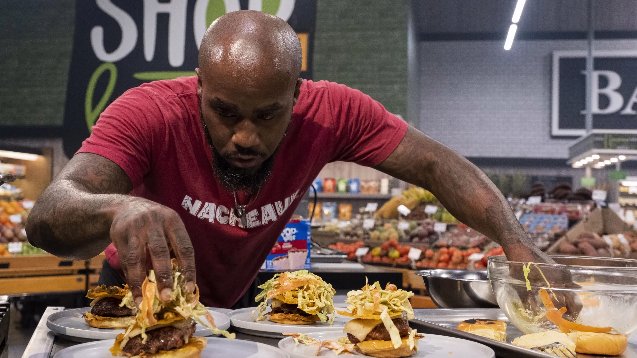 thumbnail - S30:E1 Burgers or Bust