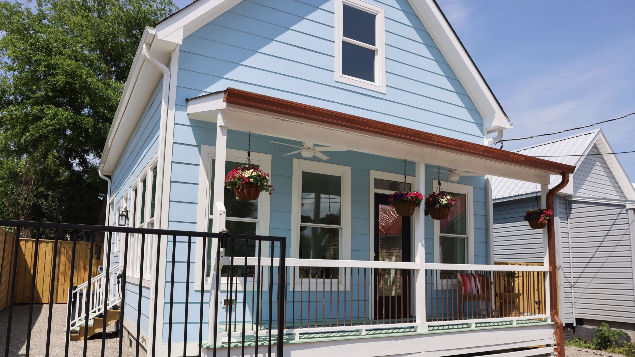 thumbnail - S9:E2 Karen's Beach Bungalow