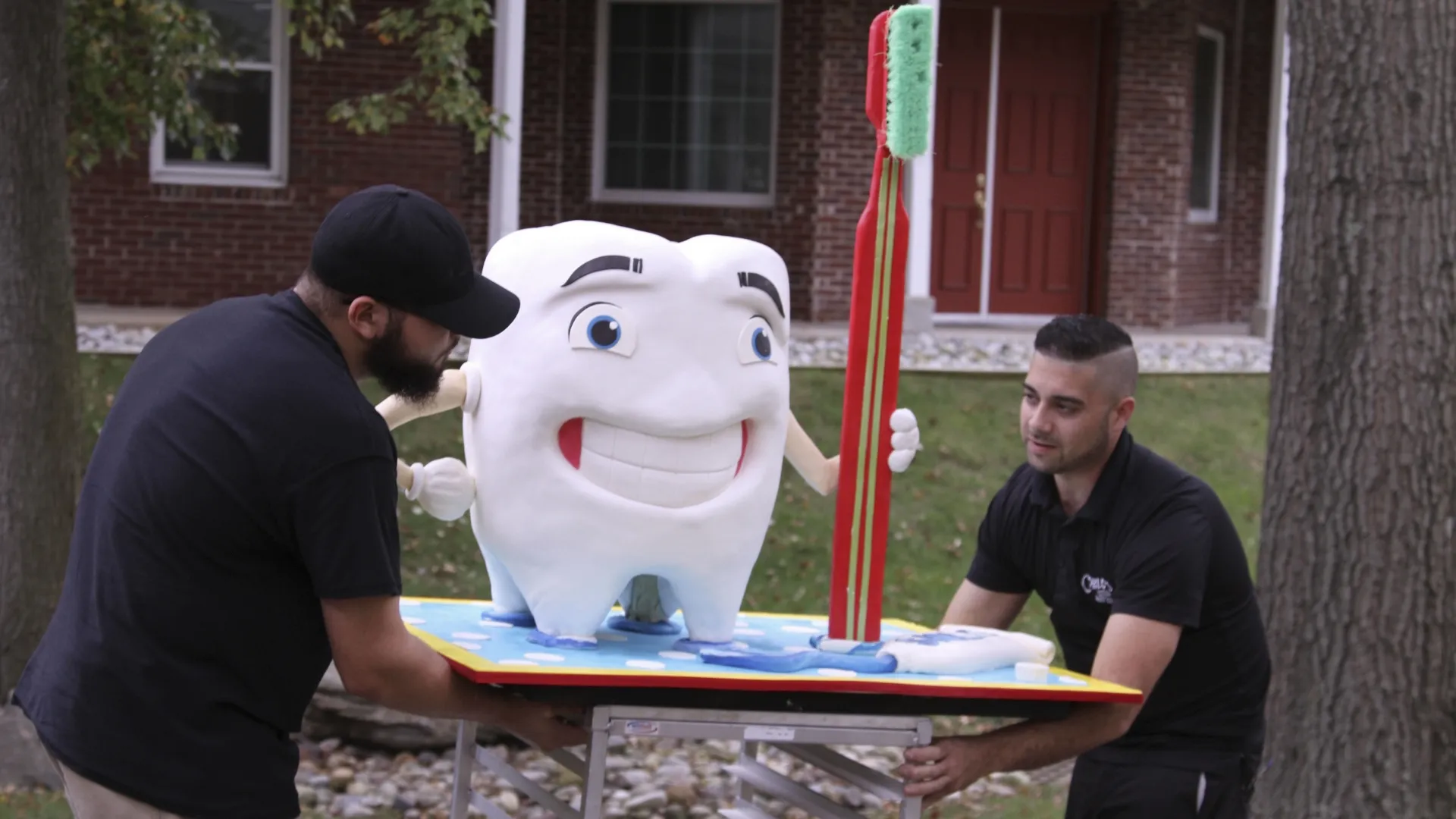 thumbnail - S15:E9 Giant Tooth and Masquerade