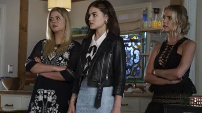 thumbnail - S7:E12 These Boots Were Made for Stalking