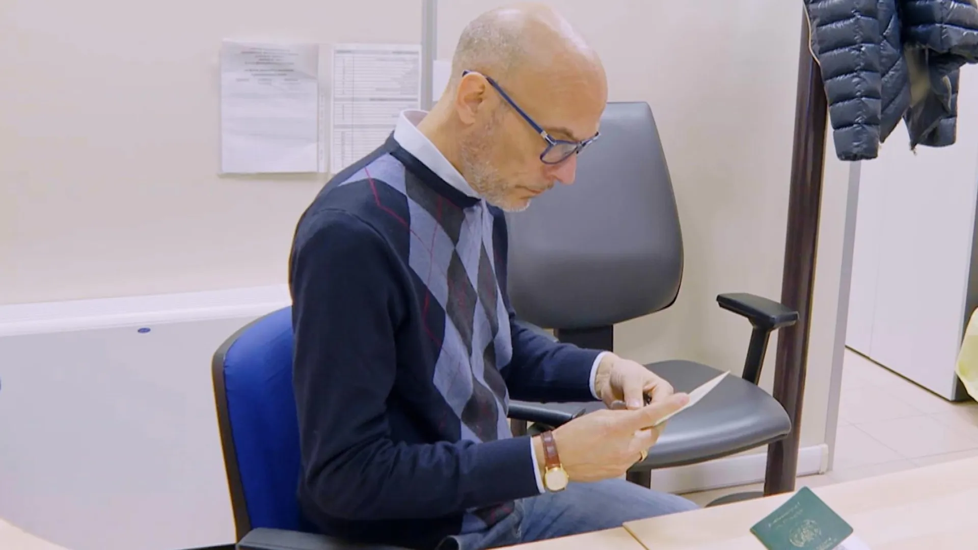 thumbnail - S8:E8 Saints and Sinners