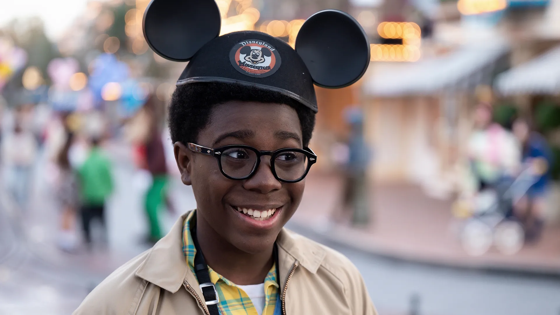 thumbnail - S2:E10 The Happiest Place on Earth