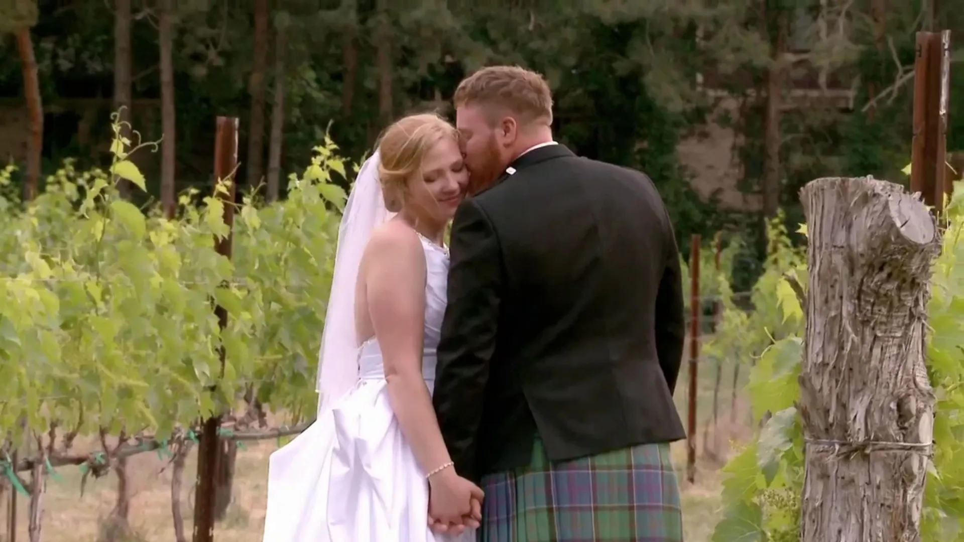 thumbnail - S13:E8 Aspyn's Royal Wedding